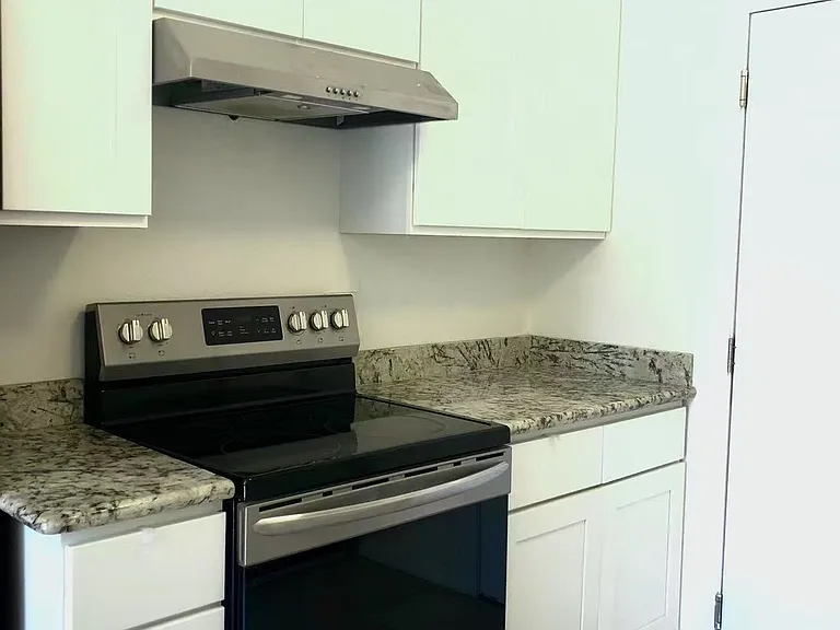 307 Saint Paul Dr — Photo 2