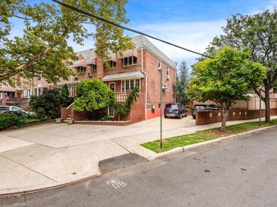 6161 75th Place, Middle Village, NY, 11379