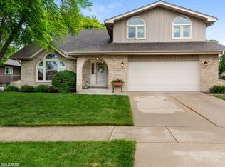 11832 Brookshire Dr, Orland Park, IL