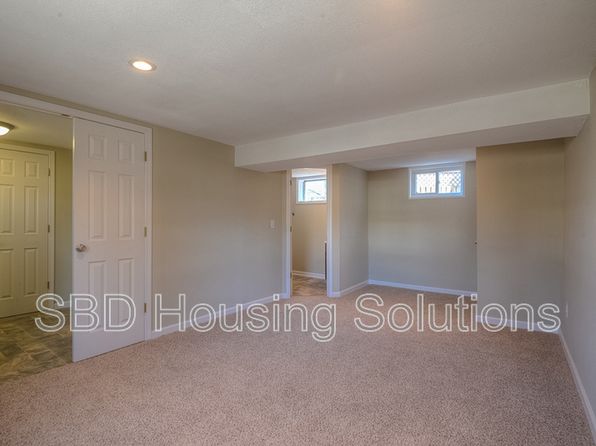 8101 NE Tullis Dr, Kansas City, MO 64119