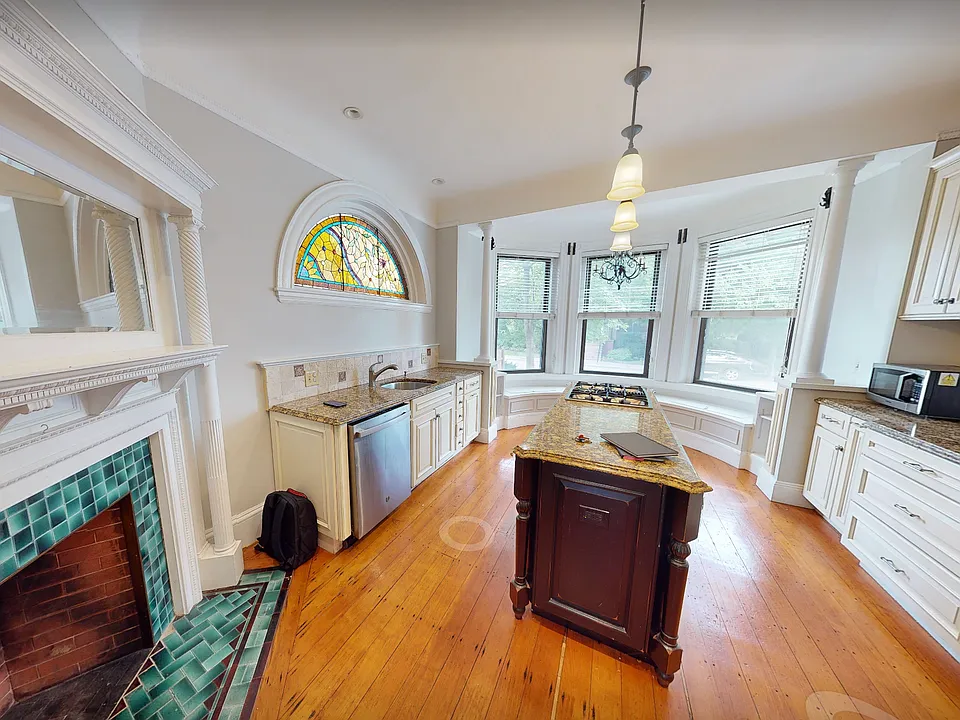 27 Longwood Ave #2A