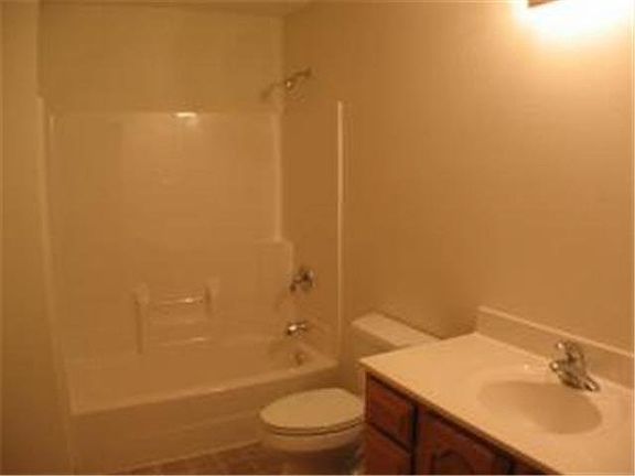 4th image of 805 Oak #805