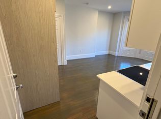 225 Newbury St APT 3R, Boston, MA 02116