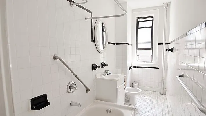 Rented by Park Property Advisors | media 6