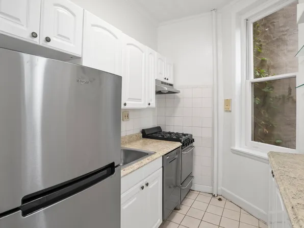 203 Baltic Street image 8 of 12