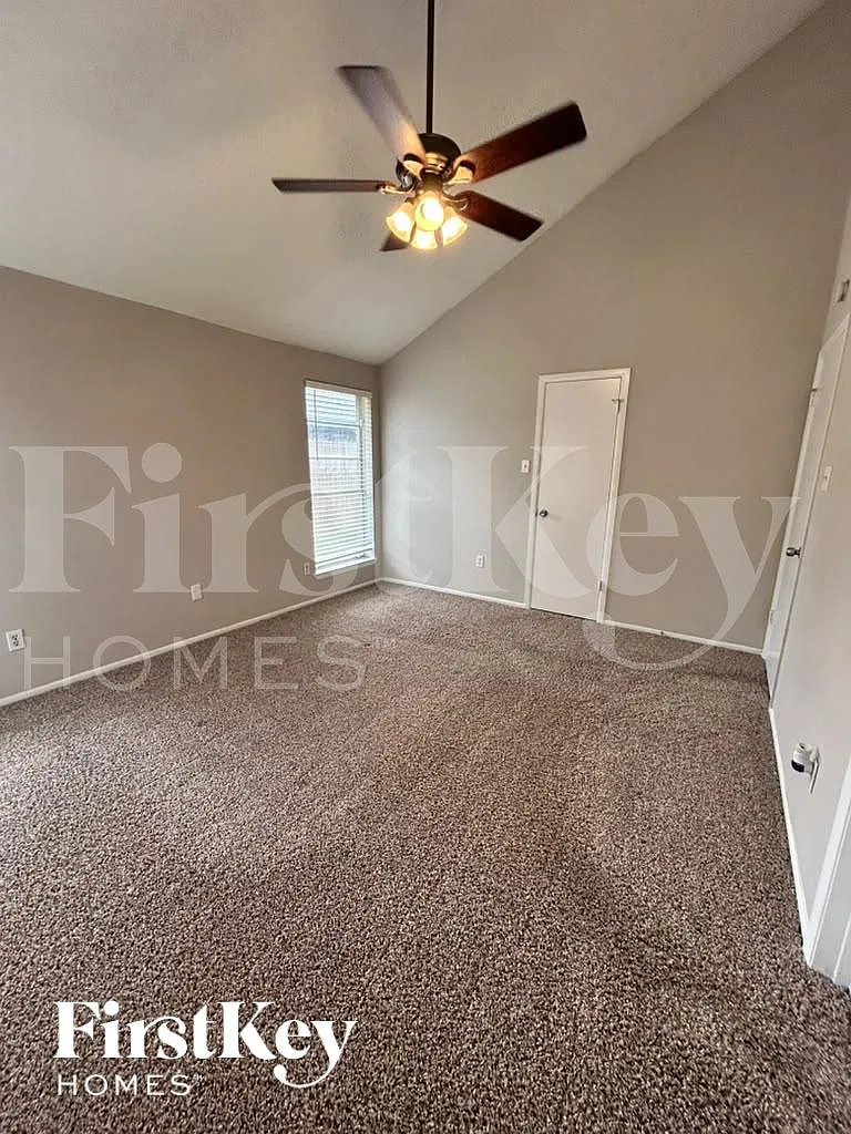 3 bed, 2.5 bath, 2060 sqft, $1,885 — Photo 4
