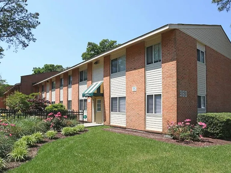 Autumn Lakes Apartments — Photo 14