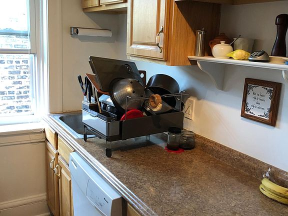 2nd image of 724 Hinman Ave APT 3E