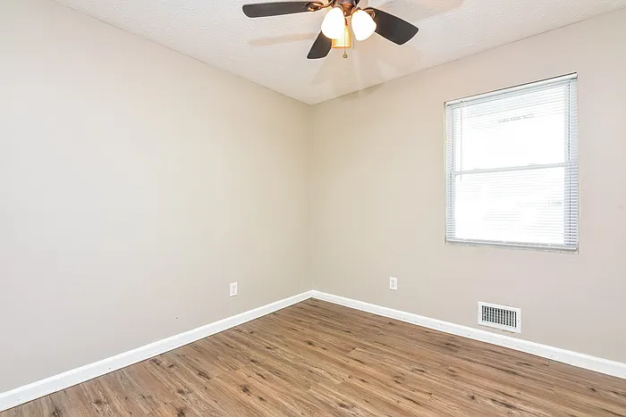 595 Lakeridge Cir SE — Photo 13