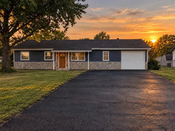 403 Prince Charles Dr, O'Fallon, MO 63366