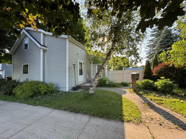 55 Maple St, Rouses Pt, NY 12979
