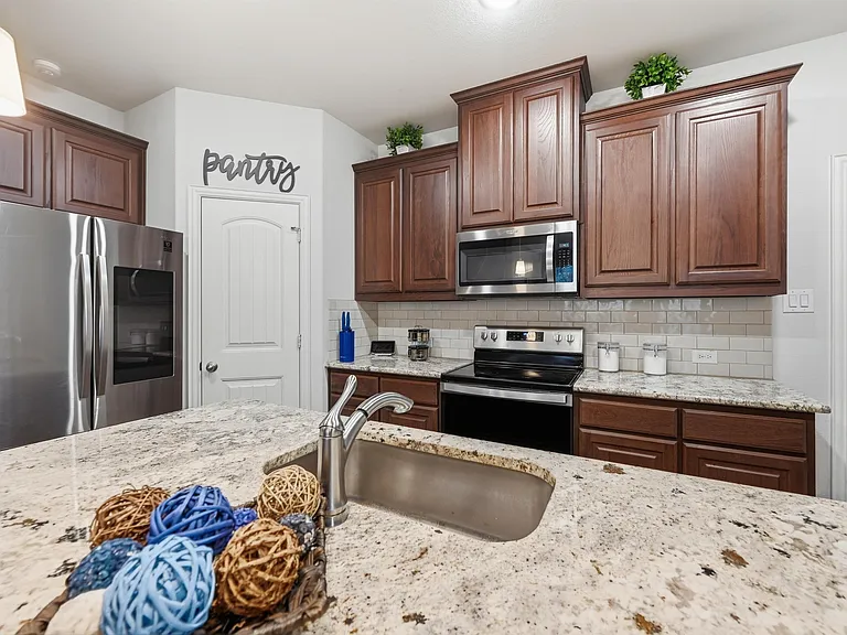 196 Lady Bird Dr — Photo 14