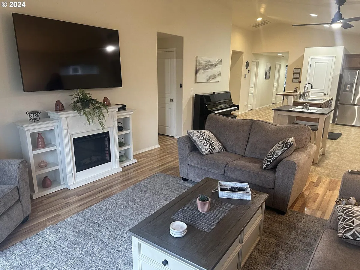 Unit Photo - 149 River Walk Pl