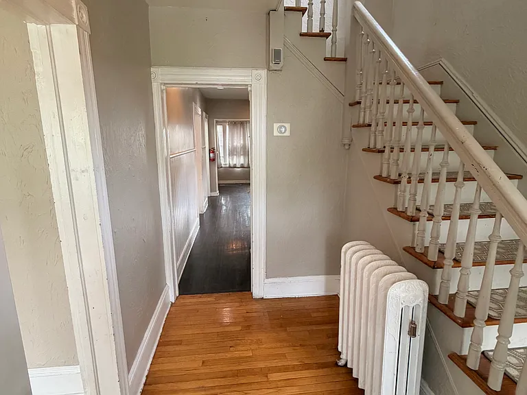 16 King St — Photo 2