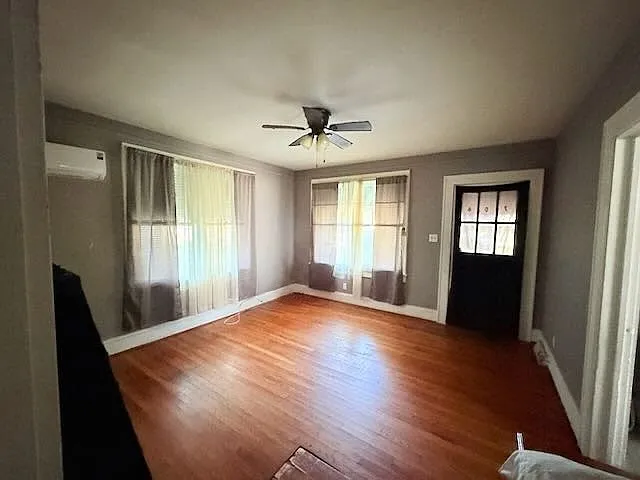 2 bed, $1,300 — Photo 3