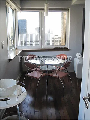 Rented by Peter Ashe | media 71