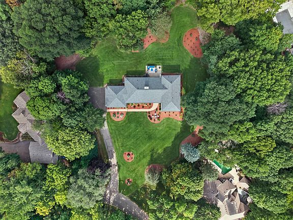 5th image of 3945 Hillcrest Way