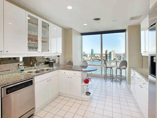 845 United Nations Plaza image 5 of 8