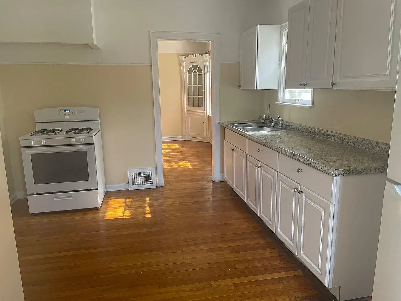 2 bed, 1200 sqft, $1,200 — Photo 2