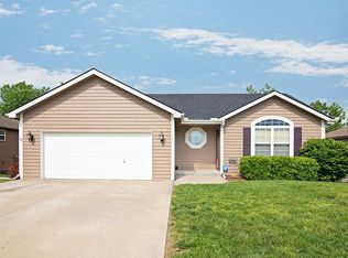 1421 Arrowwood Dr, Eudora, KS 66025