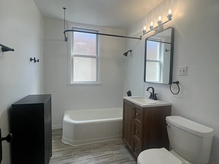 1606 S Austin Blvd #2 — Photo 3