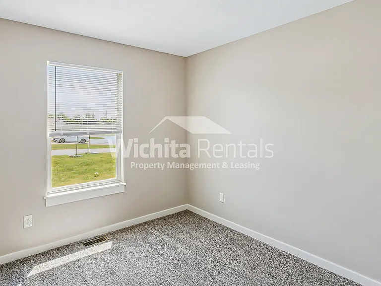 146 N Jackson Heights Ct — Photo 9