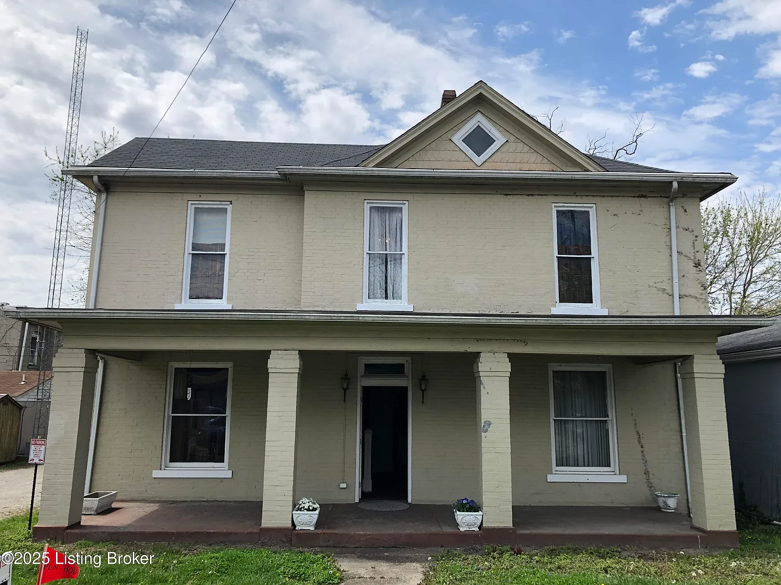 115 N Poplar St photo 1