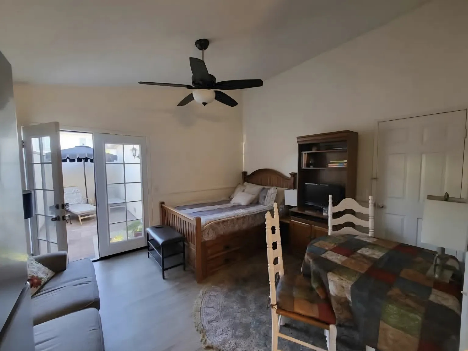 Studio, 400 sqft, $1,900 — Photo 3