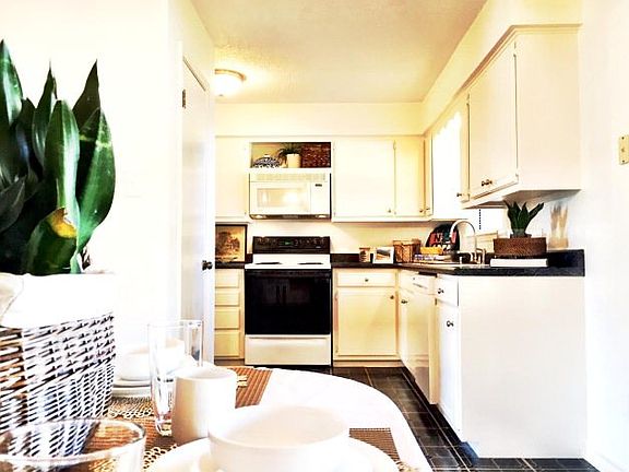 Dining/Kitchen