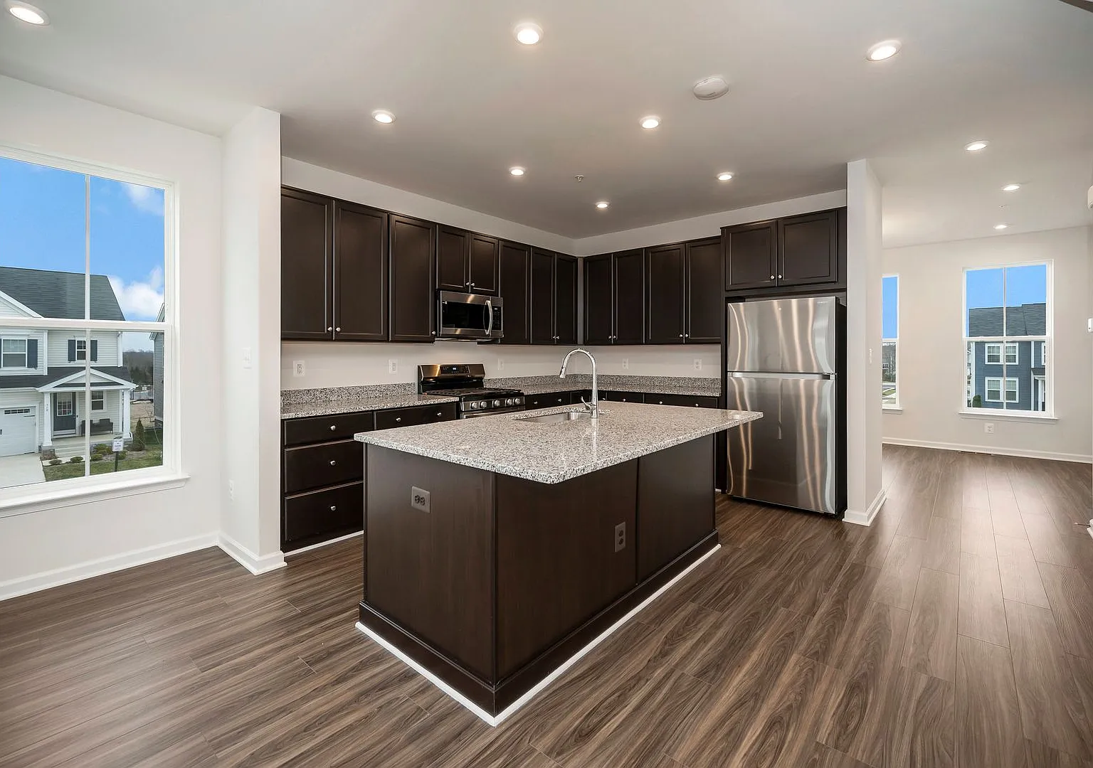 Great Townhome in Embrey Mill — Photo 4