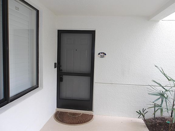 3rd image of 918 Oak Harbour Drive #918