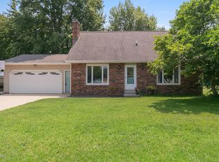 2218 Whispering Dunes Dr, Holland, MI 49424