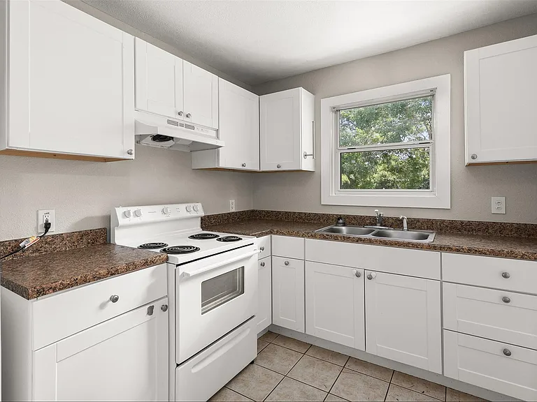 2318 Pecan St — Photo 10