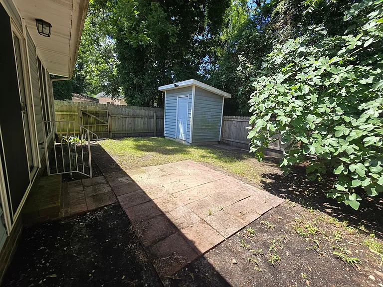 415 Park Ave #100 — Photo 18