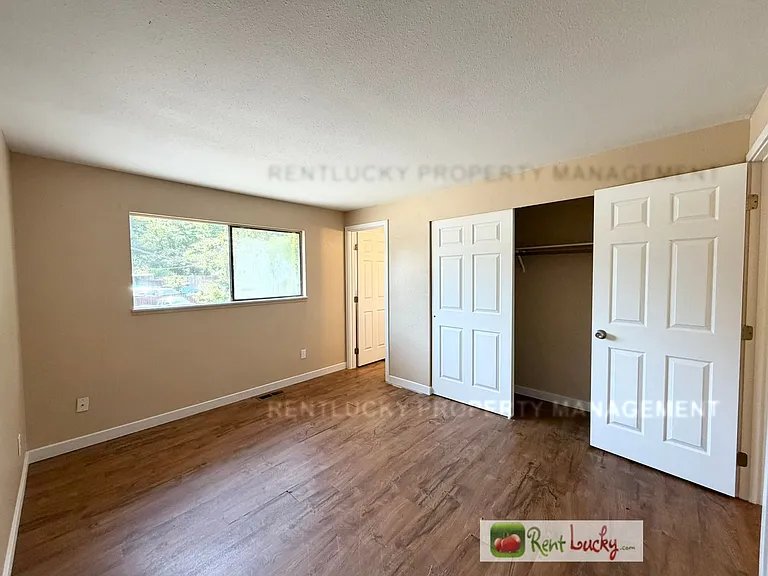 2516 S 284th St — Photo 15