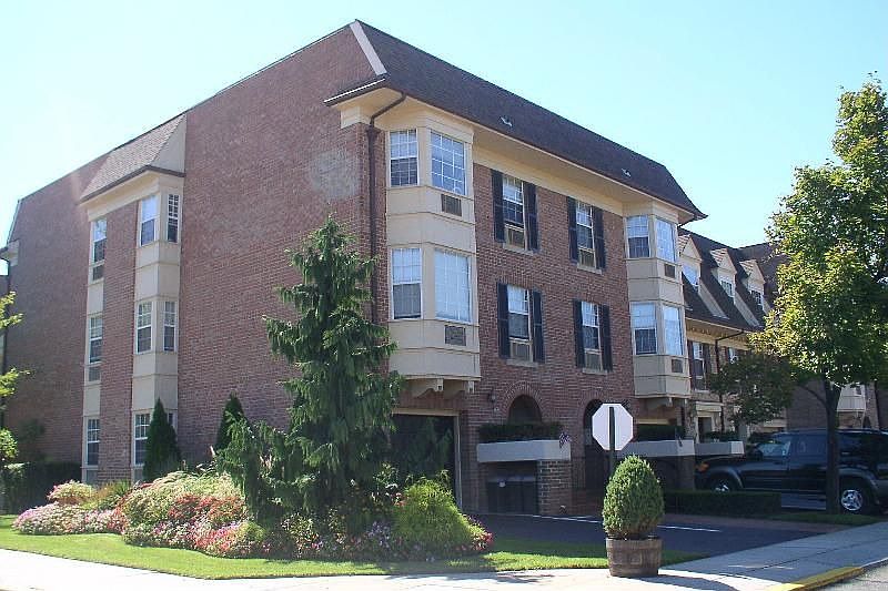 1st image of 1211 Estates Ln