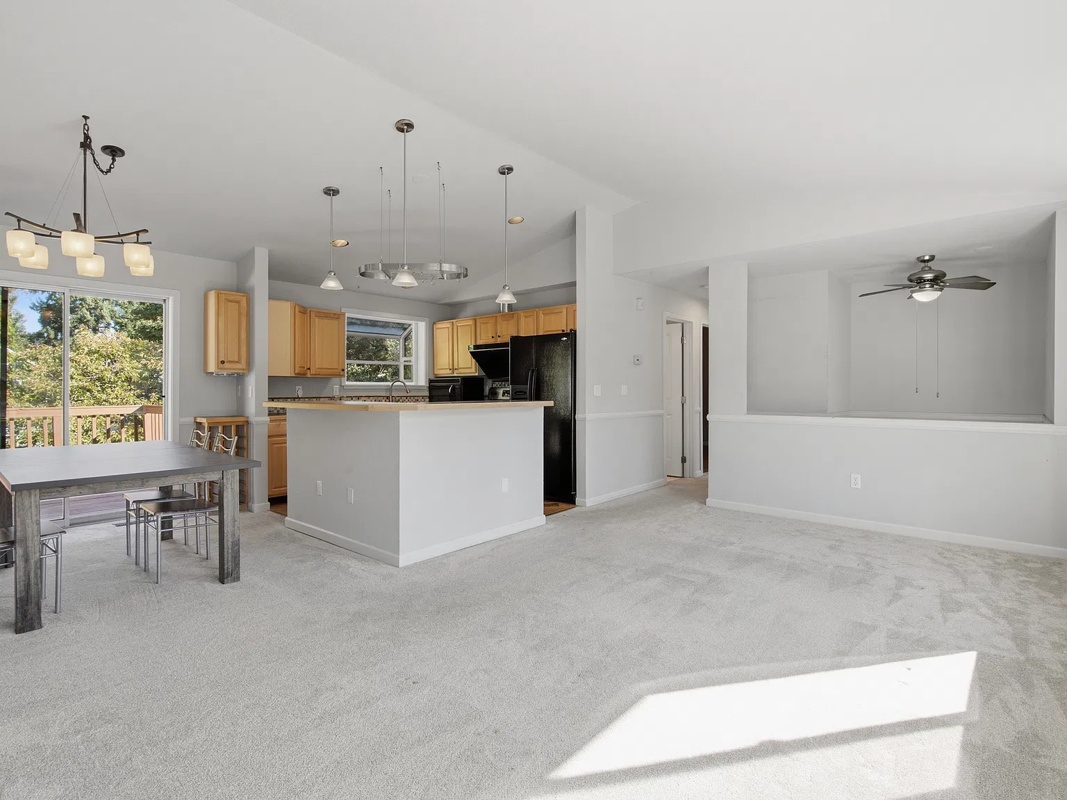 3 bed, 1258 sqft, $3,300 — Photo 4