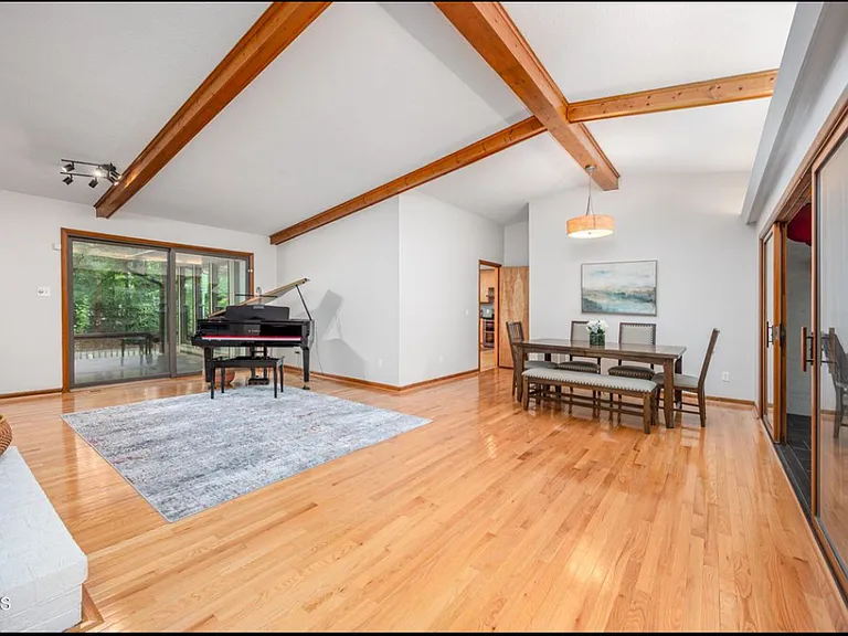 1020 Burning Tree Dr — Photo 5