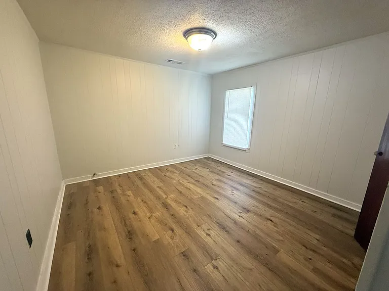 300 N Kinney Ave — Photo 11