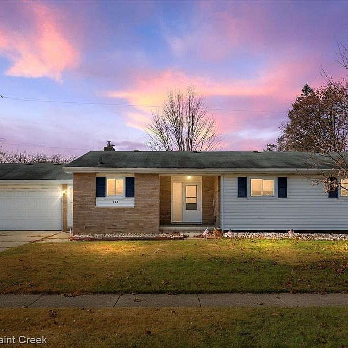 1st image of 423 Oakwood Dr