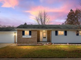 423 Oakwood Dr, Flushing, MI