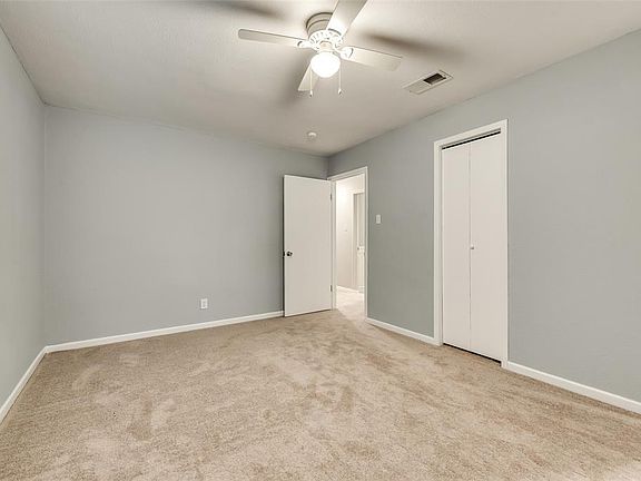 5th image of 1820 E Wells Ave
