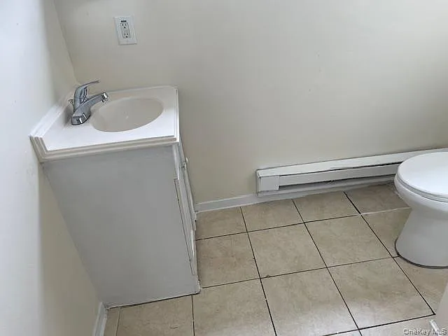 3 bed, 1.5 bath, 7404 sqft, $3,570 — Photo 4