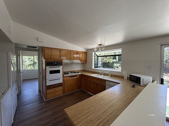 4th image of 254 Meadow Ln