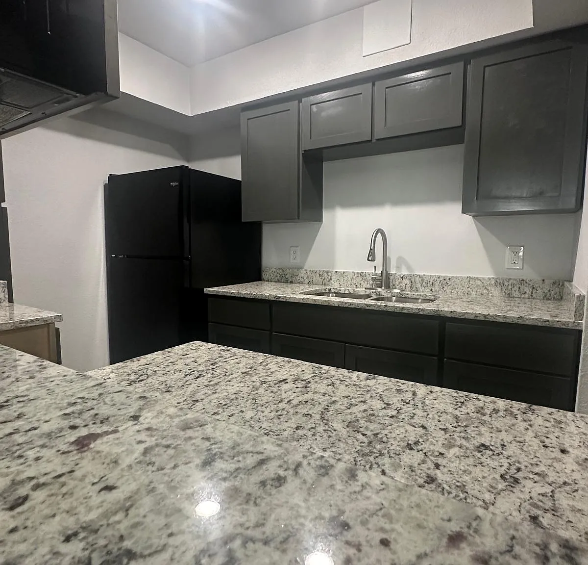 2 bed, 1.5 bath, 906 sqft, $1,200 — Photo 3