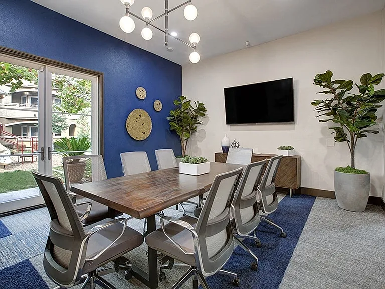 Broadleaf Apartments — Photo 12