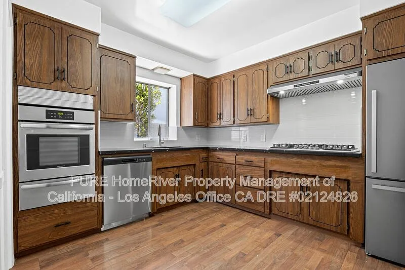 3 bed, 1.5 bath, 1570 sqft, $5,495 — Photo 3