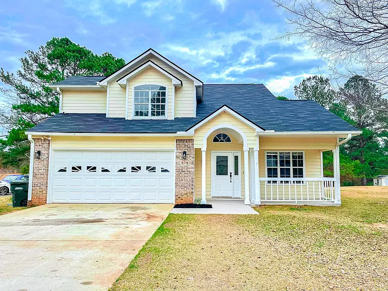 304 Greenview Ct — Photo 1