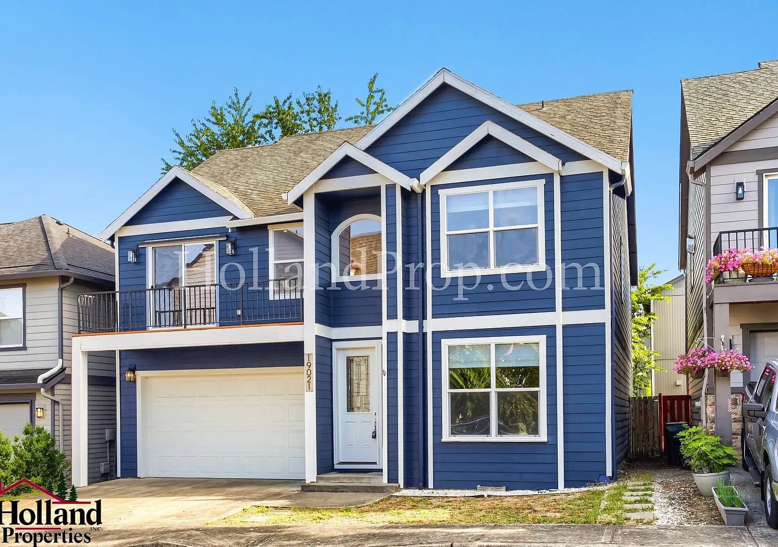 Modern Comfort Meets Prime Beaverton Living! ** New Price $2,995 And Reduced Security Deposit ** — Photo 2