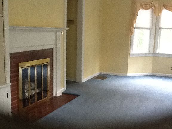 LR-Wood burning fireplace